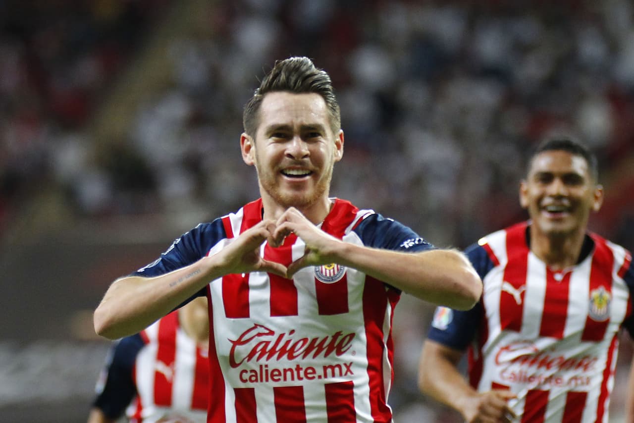 Chivas ligó su segundo triunfo consecutivo y con ello se metió de lleno en la pelea por un boleto a la fiesta grande del Grita México C22. Golazos de ‘Canelo’ Angulo y Pável Pérez.