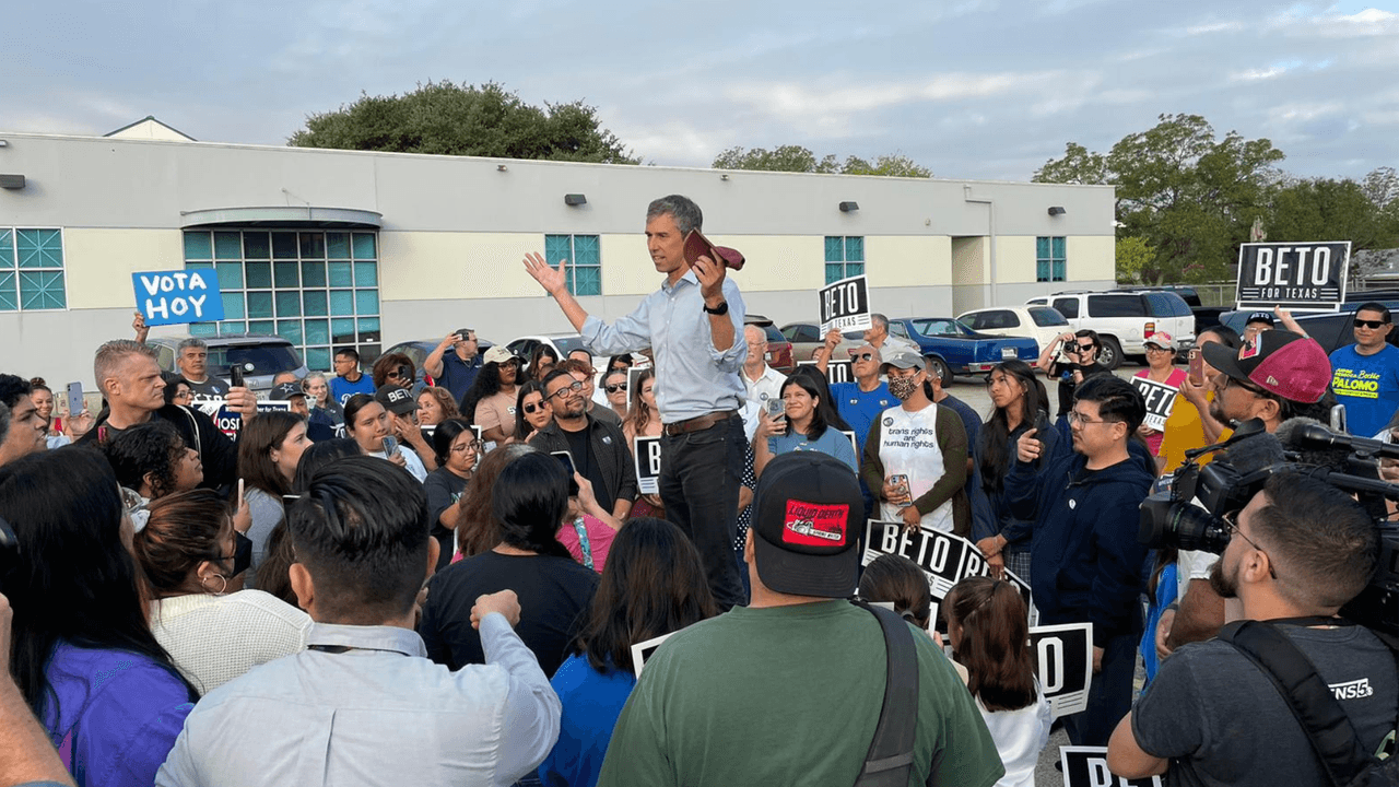 Beto O’Rourke fue diputado del Distrito 16 de Texas para la Cámara de Representantes de 2013 a 2019. Él fue candidato para el Senado en 2018, pero perdió ante el senador Ted Cruz.
<br>
<br>
<a href="https://www.univision.com/noticias/politica/elecciones-en-eeuu-2022/resultados-elecciones-en-estados-unidos-2022-congreso-medio-termino" target="_blank">Aquí</a> puedes ver los resultados de las Elecciones de Medio Término a nivel nacional.
