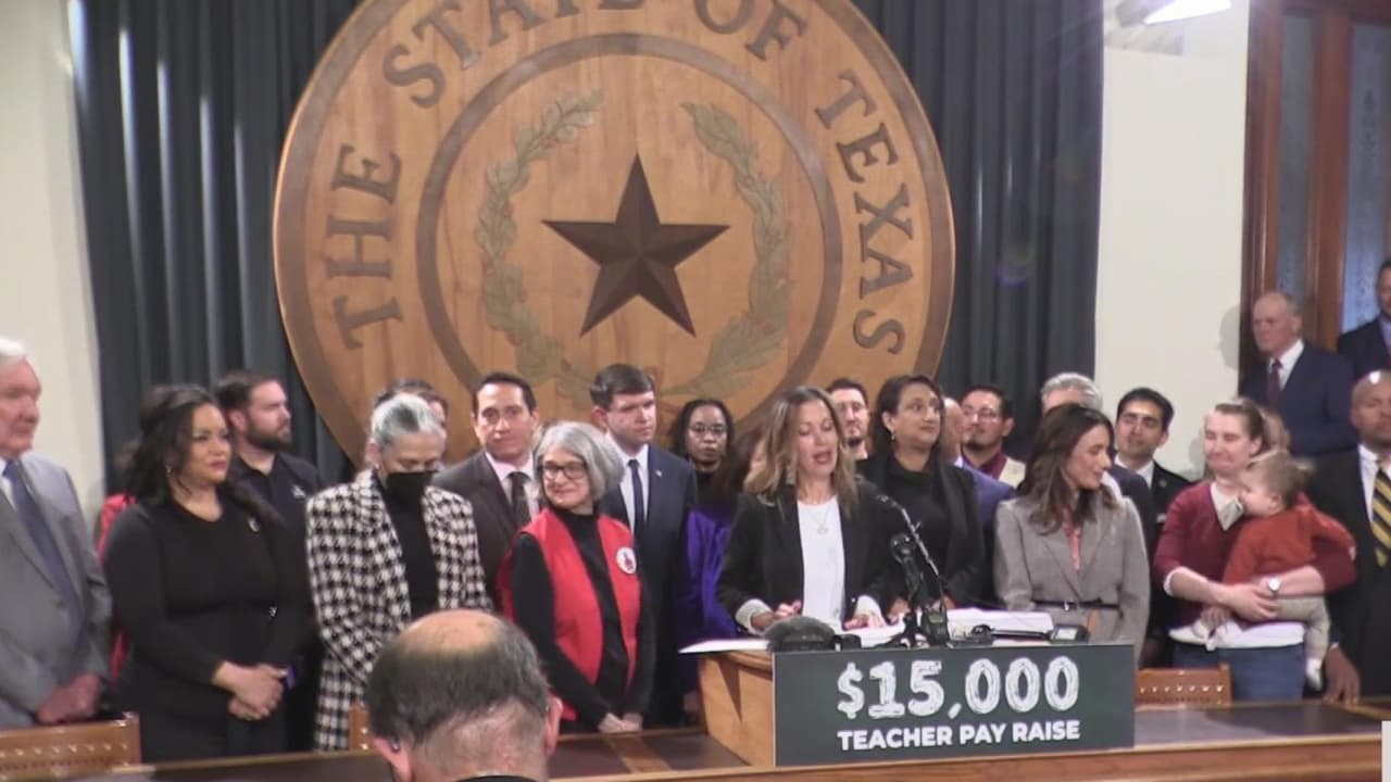 Proyecto legislativo busca aumento salarial para maestros en Texas