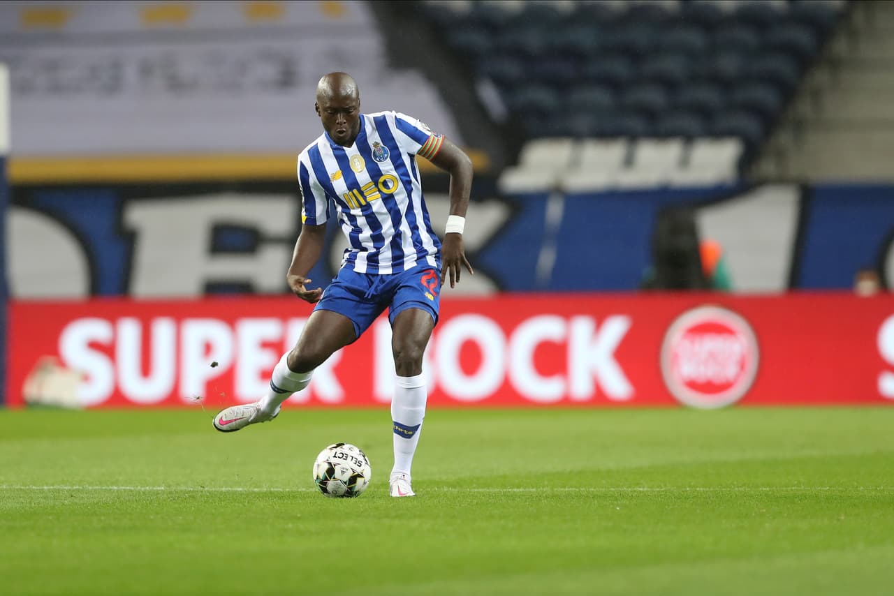 Castro (21’) adelantaba a los visitantes, Oliveira (45+1’) emparejó los cartones y Telles marcó dos penales (45+4’, 89’). Jesús Manuel Corona salió a los 87’ del partido.