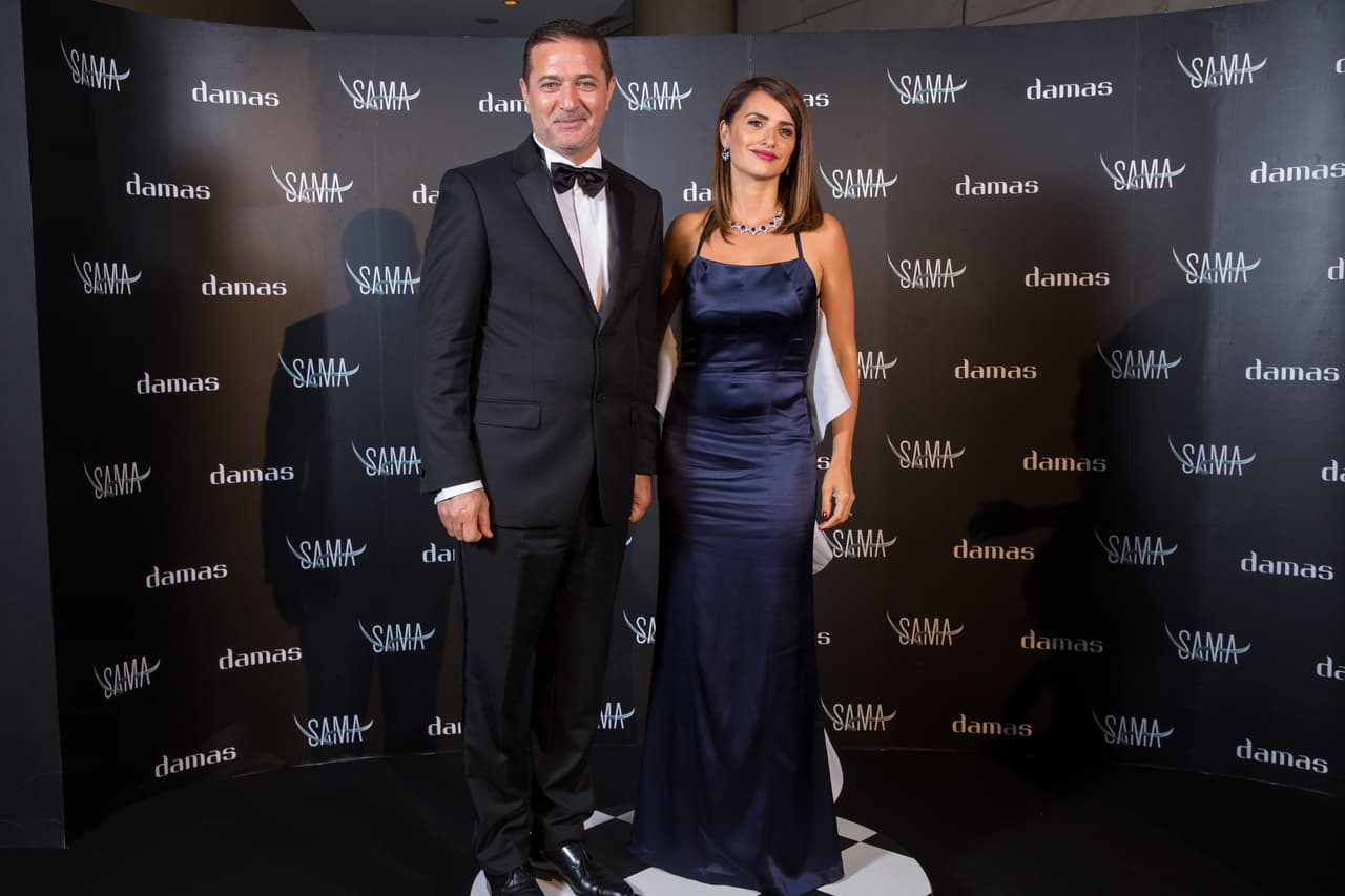 El hermoso atuendo de Cruz.