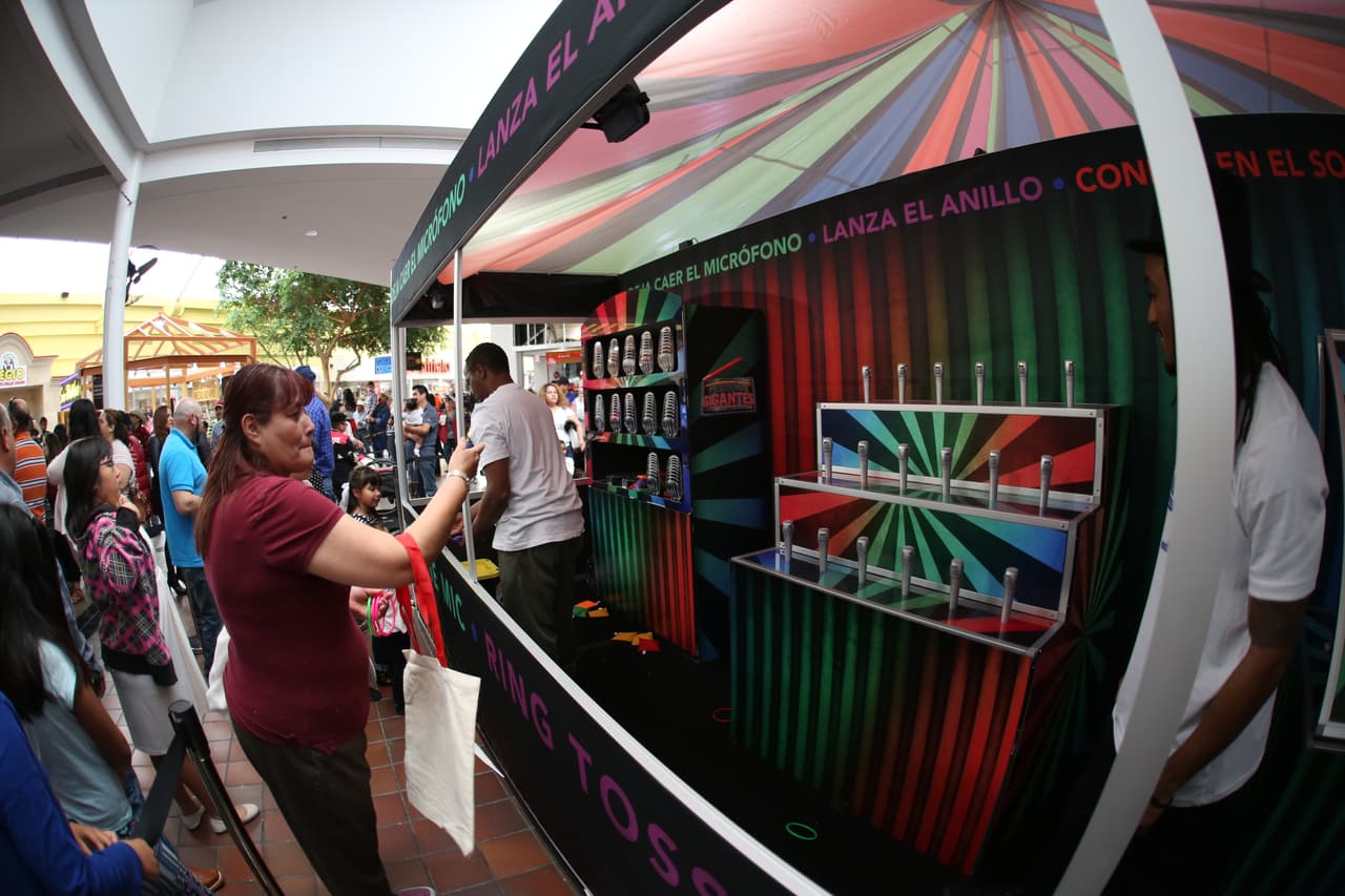 Los papás también se divirtieron a la par de sus pequeños-