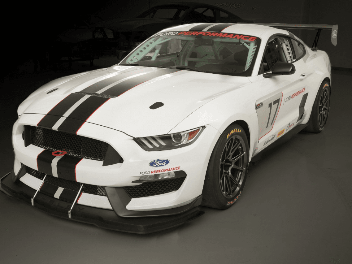 El más reciente es el flamante 
<b>Mustang Shelby FP350S</b>, un vehículo 
<b>nacido para la competición</b>, que no estará en las calles. Estará, entre otras categorías, en la IMSA Continental Challenge y en la TransAm.