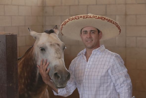 Rafael (Ralph) Cabral es un empresario de Los Ángeles y líder del equipo. Rafael a competido en el campeonato de charrería en México, donde tambien entreno por varios años.