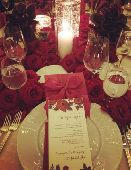 Detalles de la mesa para la fiesta del sábado.