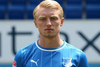 Mira cómo Andreas Beck, jugador del Hoffenheim, se estrelló sobre un camarógrafo
