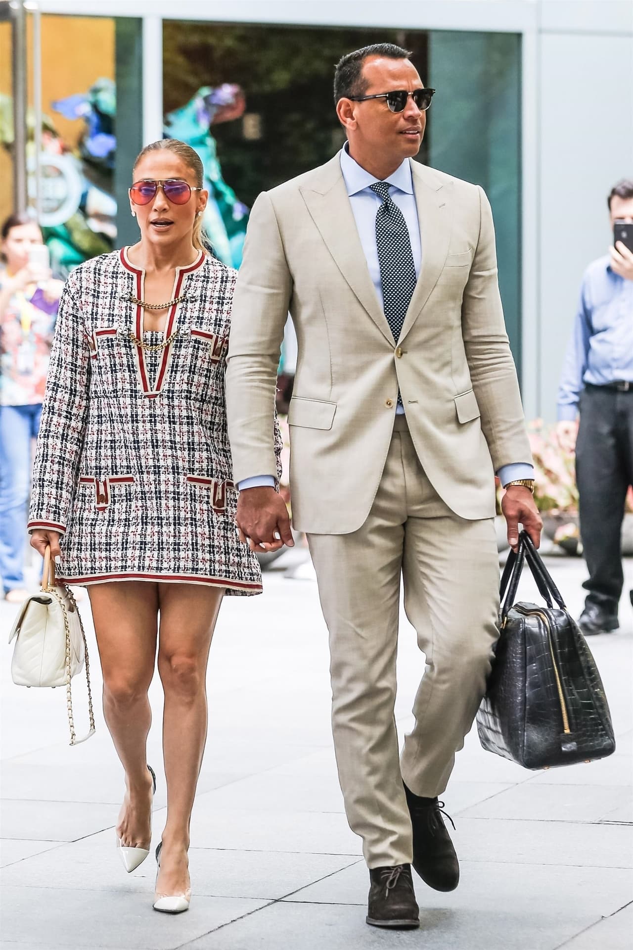 Por lo que como es costumbre, Jennifer López y Alex Rodríguez se robaron las miradas gracias a su impecable forma de vestir.
<br>