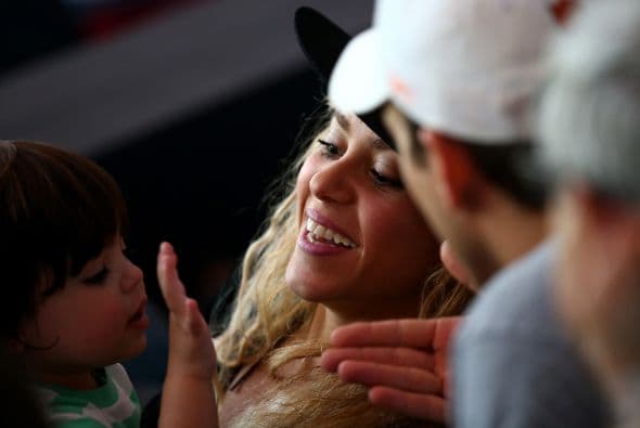 Y después de su participación, así de tranquilita pudimos ver a Shakira en la tribuna, lista para disfrutar del partido.