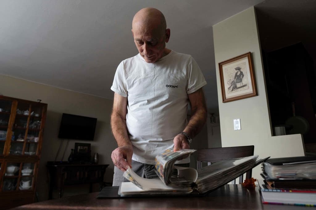 3️⃣ Precisamente, Lev Radin ha contado que 
<b>en el 1994</b>, cuando el sistema de pago para entrar y usar el 'subway' de Nueva York cambió, comenzó a coleccionar las MetroCard. Y con el paso de los años, las pocas que le faltaban, las ha conseguido a través de coleccionistas 
<b>en Gran Bretaña y Austria,</b> entre otros países.