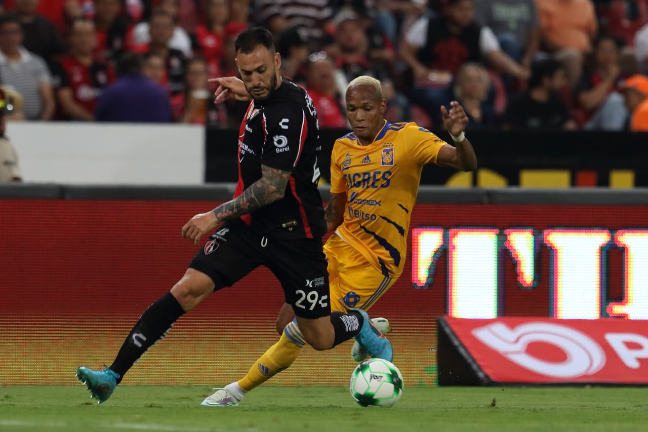 Atlas hizo valer su condición de local en el Estadio Jalisco y lleva ventaja para la vuelta de la Semifinal ante Tigres en el Universitario.