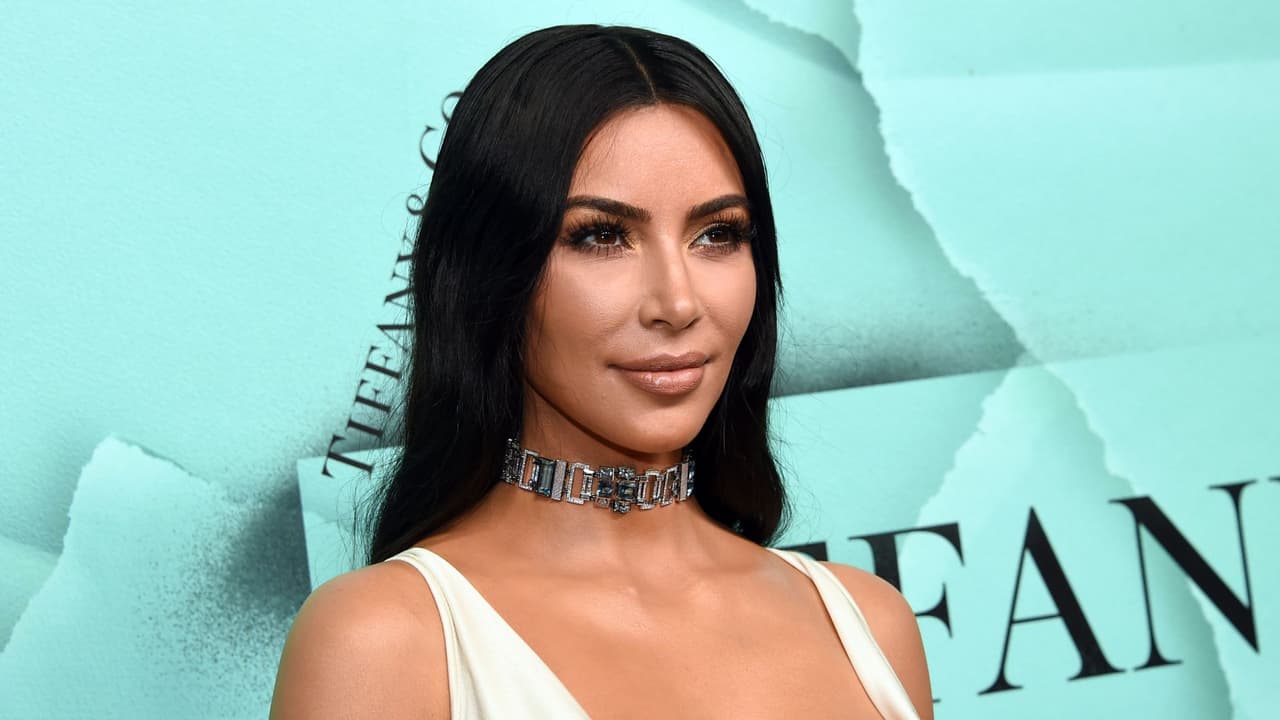"Levanta tu trasero y trabaja": le llueven críticas a Kim Kardashian por su consejo a las mujeres