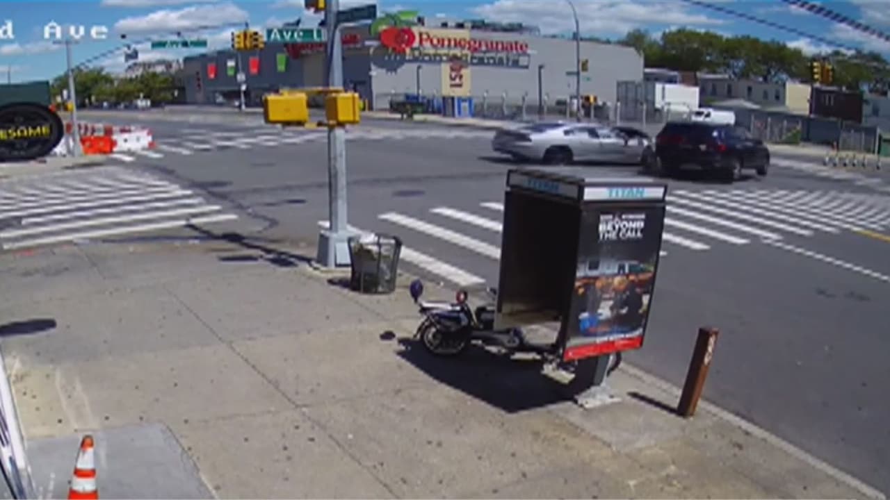 Accidente múltiple en Brooklyn provoca la muerte de ciclista hispano y deja dos heridos