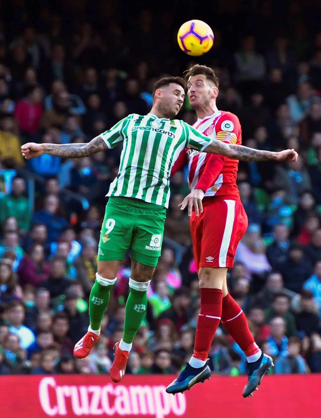 Betis se acercó cada vez más al arco del Girona que al final terminó cometiendo una falta en el área.
