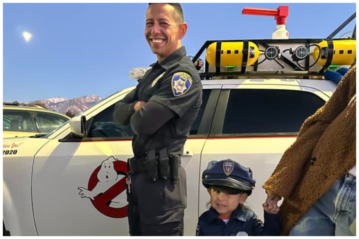 Los bomberos se unen a esta campaña de seguridad en Halloween y piden a los papás que sus hijos sean visibles en la oscuridad agregando cinta reflejante o barras luminosas a sus disfraces. Utilice velas que funcionen con pilas o luces LED dentro de sus decoraciones para evitar riesgos de incendio. Verifique que las alarmas de humo en el hogar estén funcionando y nunca deje comida olvidada en la estufa.