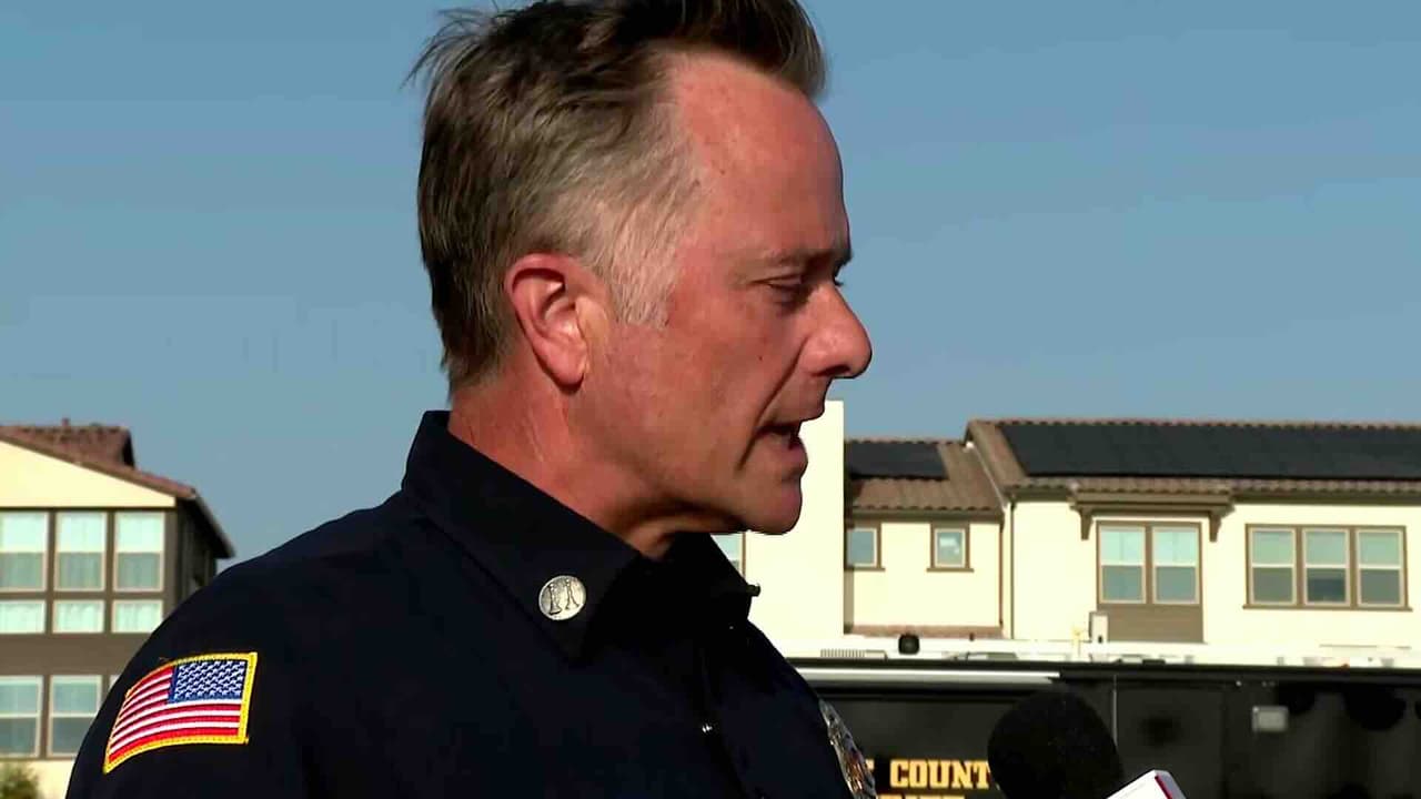 Bomberos buscan contener emergencia química en Garden Grove