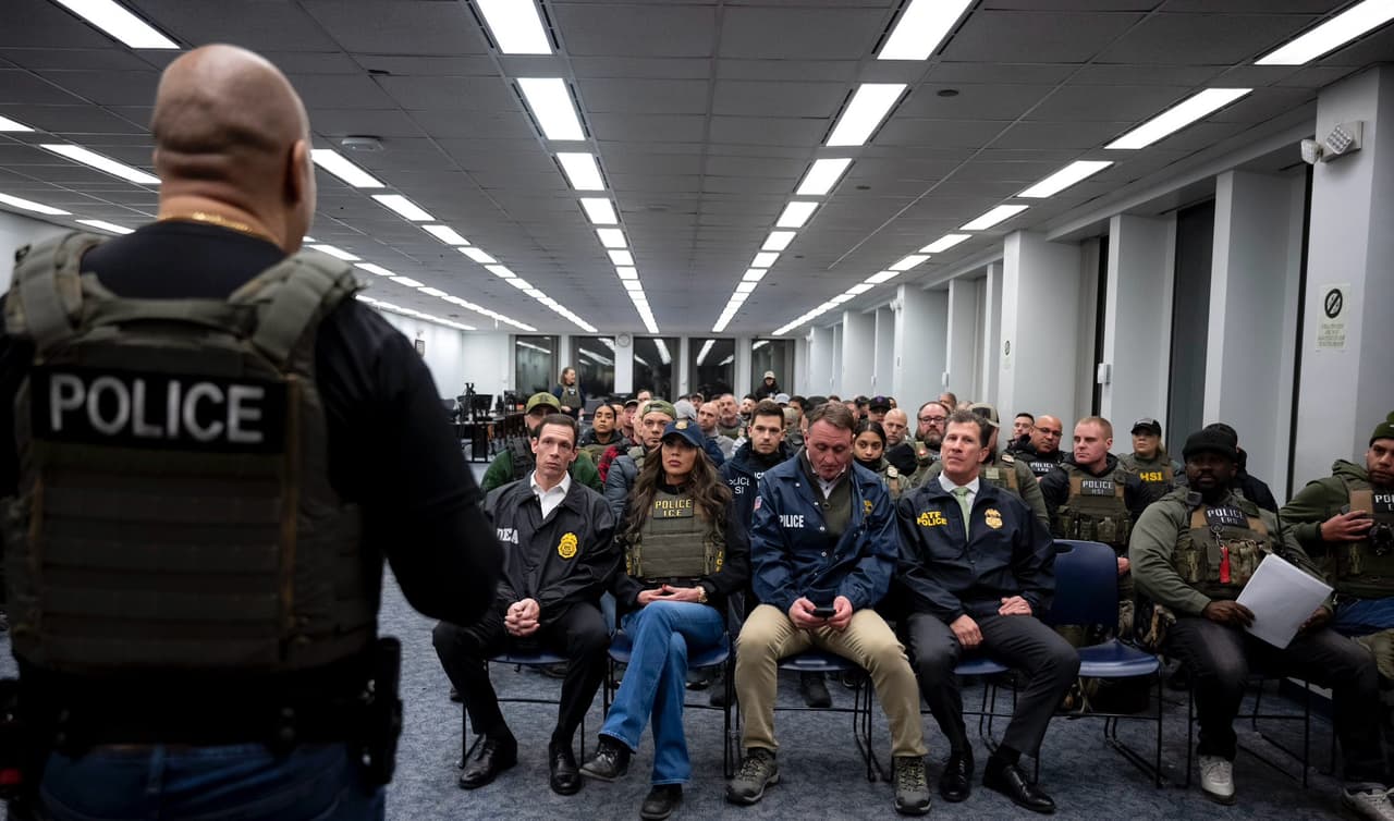 Durante su audiencia de confirmación, Noem estableció que la lucha contra la inmigración irregular y el fortalecimiento de la seguridad fronteriza serían los pilares fundamentales de su gestión, un enfoque que quedó demostrado con su participación directa en este operativo.