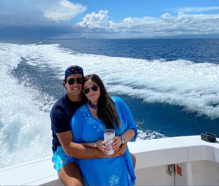 El pasado 26 de abril, Raúl de Molina confirmó el noviazgo de su hija durante el show y cuando Lili Estefan le preguntó si ya le había dado permiso a Mía para tener novio, El Gordo fue contundente. 
<br>