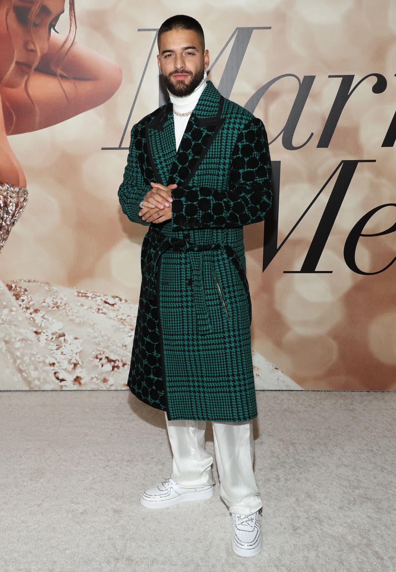 Mientras tanto, Maluma no cabe de felicidad de haber actuado al lado de la cantante, con quien se besó en la historia. 
<br>