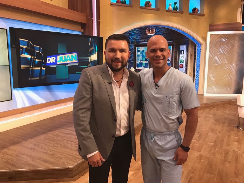 El Dr. Juan despidió una mañana llena de emociones agradeciendo a su invitado.