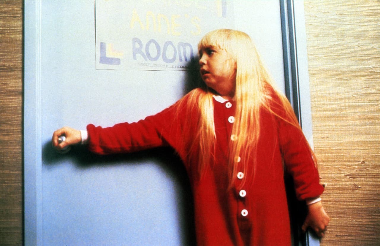 En la cinta, la niña interpretó a Carol Anne, hija del matrimonio de Steven y Diane Freeling. Una noche, la pequeña comienza a conversar con el televisor de la familia, el cual solo transmite estática. 
<br>