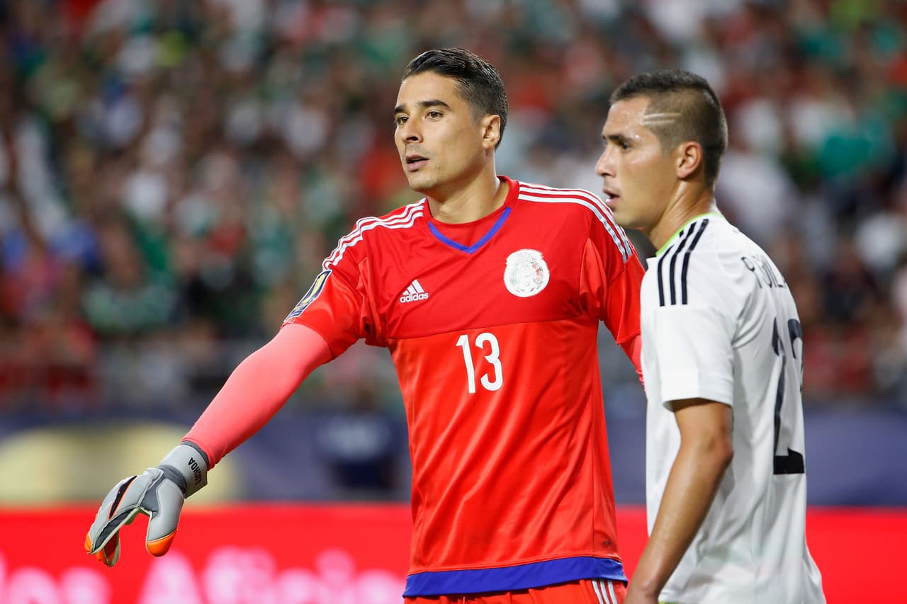 Espanyol buscaría a Guillermo Ochoa ante posible salida de Kiko Casilla