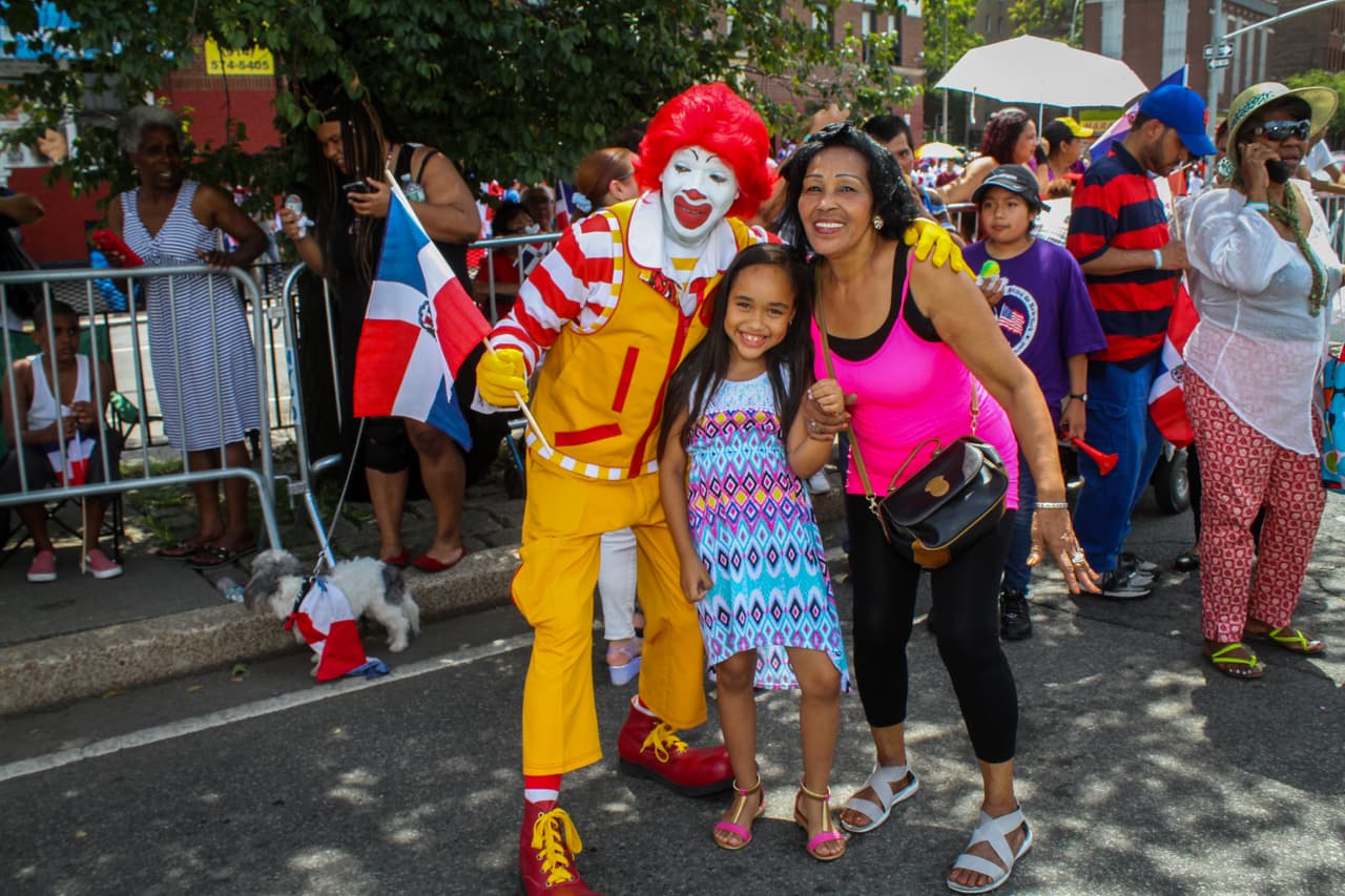 La música, la alegría y el orgullo dominicano fueron los protagonistas del vigésimo séptimo Desfile Dominicano en el Bronx.