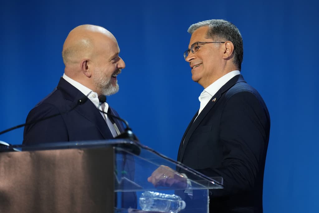 Becerra dice que Trump es el "papito" de Hilton, durante el debate por la gobernación de California