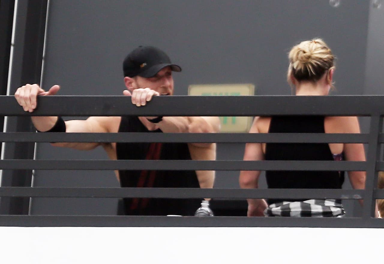 Hilary no respondió al coqueteo de su compañerito.