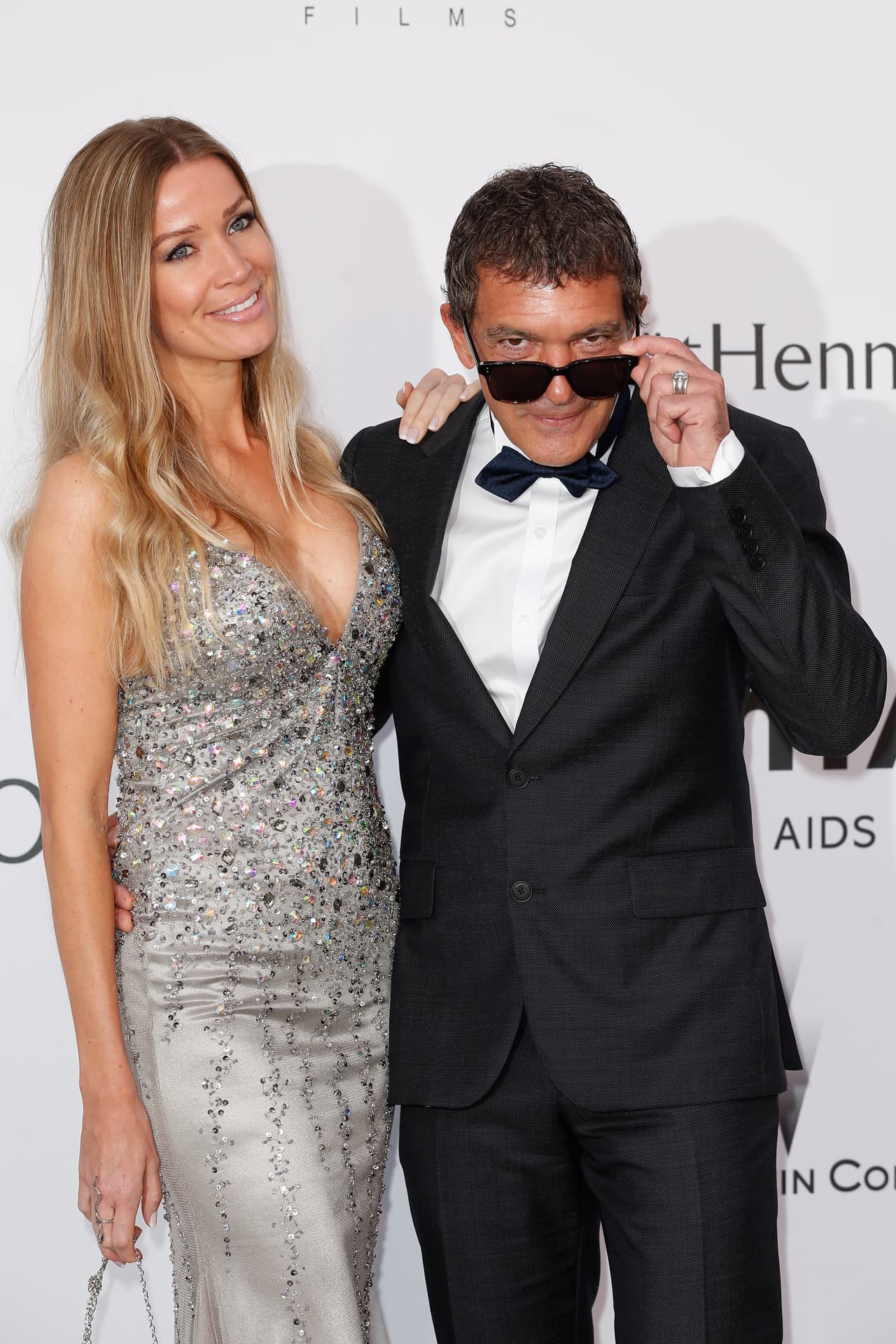 Tan sexy apareció Nicole Kempel que su galán, Antonio Banderas, no se despegó de ella ni un instante.