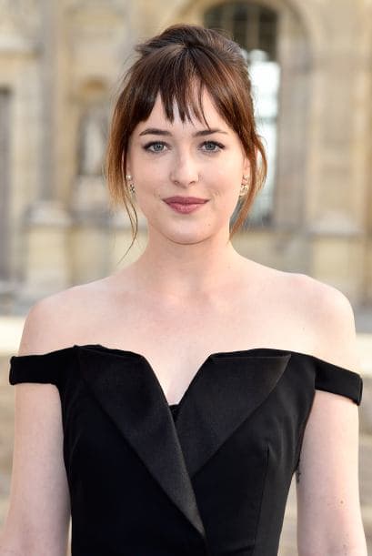 Dakota Johnson dejo atrás a su cincuenta sombras y se mostró muy feliz y discreta.