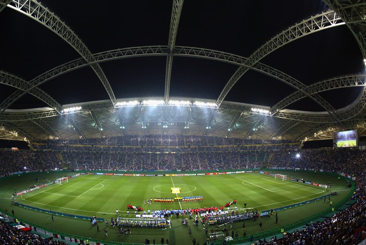 Su capacidad original era de 43 mil espectadores (reducida ahora a 40 mil) y se construyó en cinco años entre 1996 y 2001.