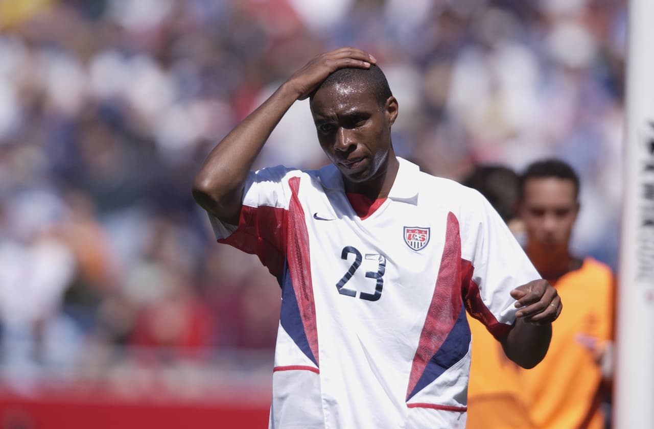FIFA 2000 El estadounidense George Edward "Eddie" Pope fue una parte importante de la selección de Estados Unidos al marcar 8 goles entre 1996 - 2006. También ocupó la portada del videojuego, la cual fue la séptima entrega de la saga.
