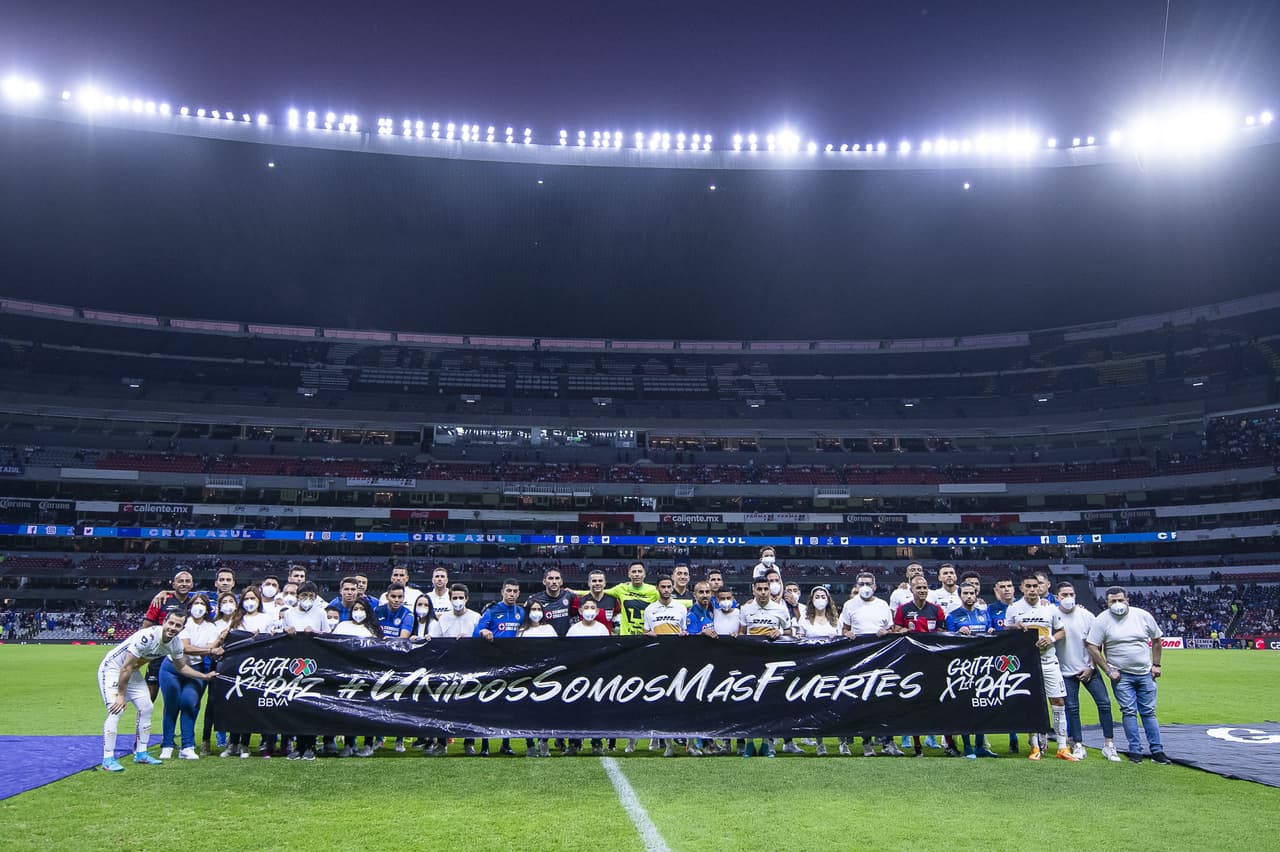 La foto del inició se tomo con los dos equipos combinados.
