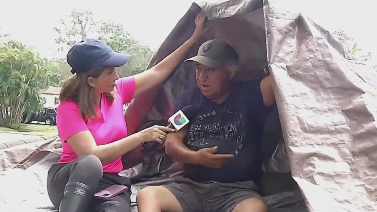 Desconsolado, hispano cuenta que pensó en la muerte al ver el agua entrar a su casa por el huracán Ian