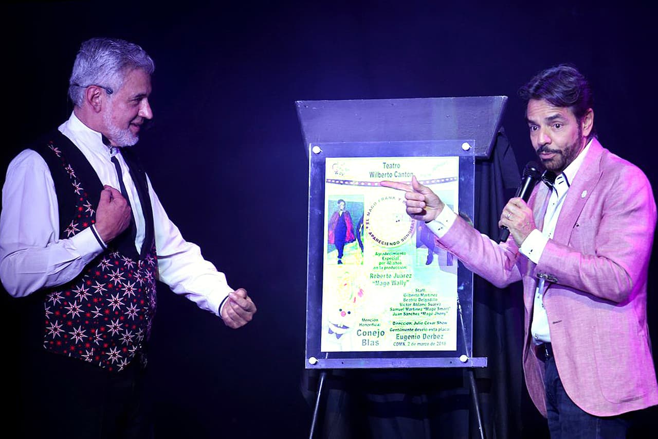 El pasado 14 de abril el actor fue padrino de honor en la celebración de los 50 años de trayectoria del Mago Frank en el Teatro Wilberto Cantón en la Ciudad de México, quien lo apoyó en los inicios de su carrera.
