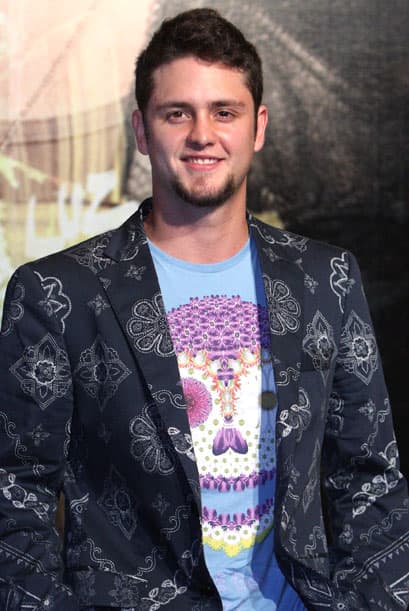 En 2009 protagonizó 'Kdabra' y además cantaba el tema de la serie llamado 'Vivir Soñando'. Su debut como solista fue con el disco 'Somos', el cual era una propuesta innovadora de pop alternativo.