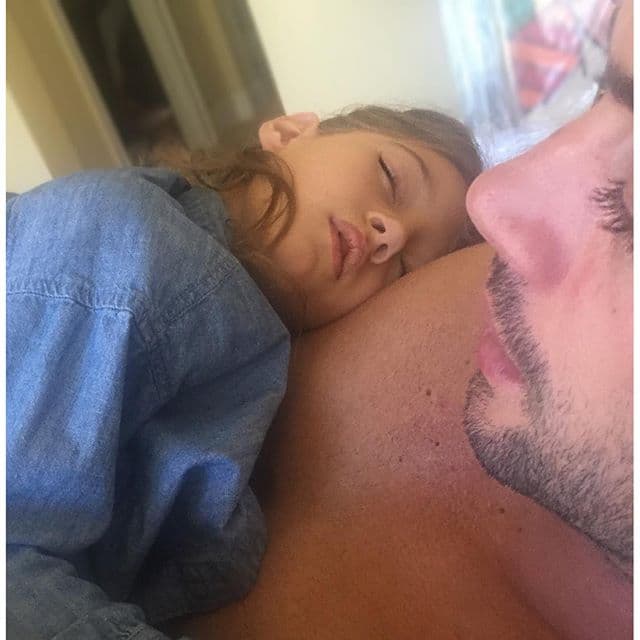 ¡Awwww! Bellísima imagen de William Levy con su princesa y que compartió Elizabeth Gutiérrez.