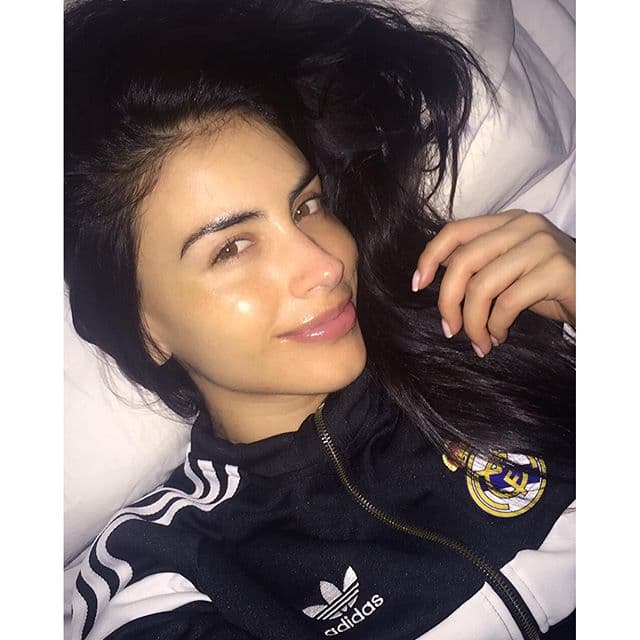 Jessica Cediel comenzó la celebración con la camiseta bien puesta del Real Madrid y su triunfo.