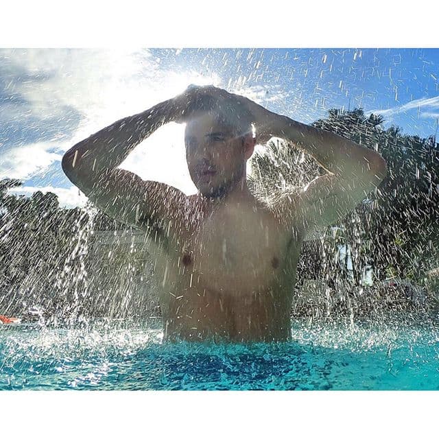 Un bello en el agua: William Valdes disfrutó del fin de semana largo.