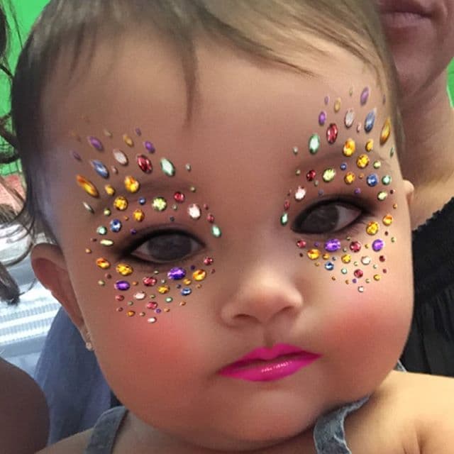 Con mucho sentido del humor Bárbara Bermudo posteó esta foto diciendo: esto es lo que puede pasar cuando eres la hermana menor.