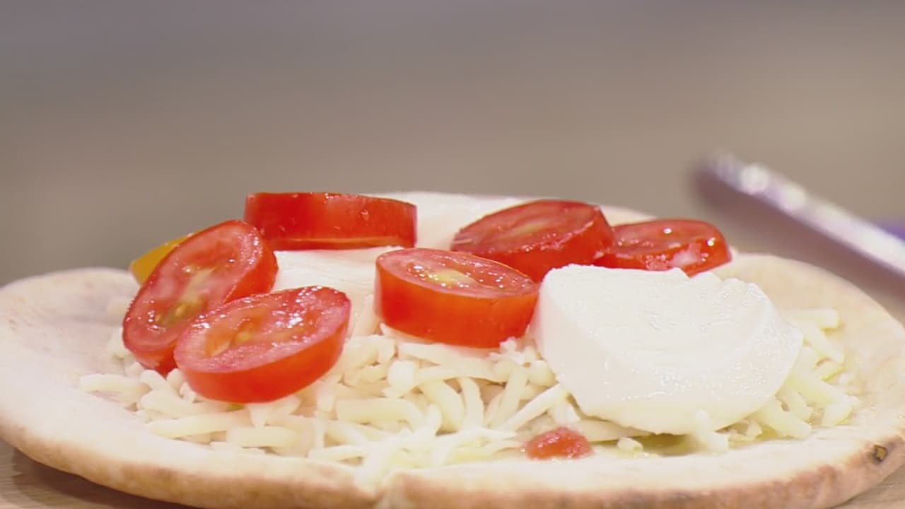 Prepara una deliciosa 'Pita Pizza' con los niños de la casa
