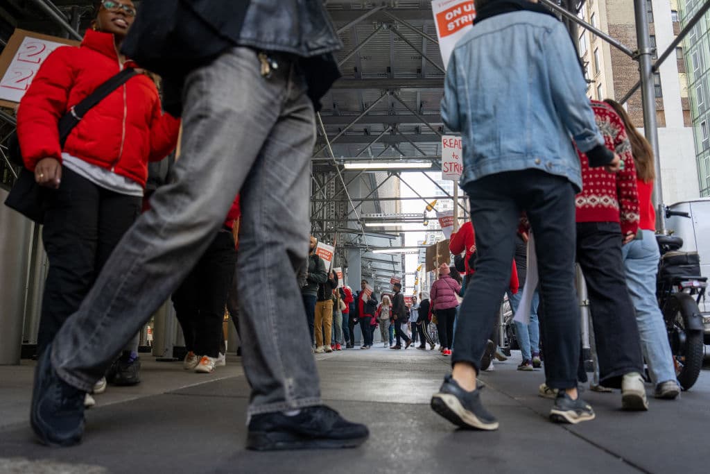 La portavoz de The New York Times, Danielle Rhoades Ha, expresó este lunes que les "decepciona que los colegas se declaren en huelga en este momento". No obstante, indicó que respetan el derecho de los compañeros a manifestarse.