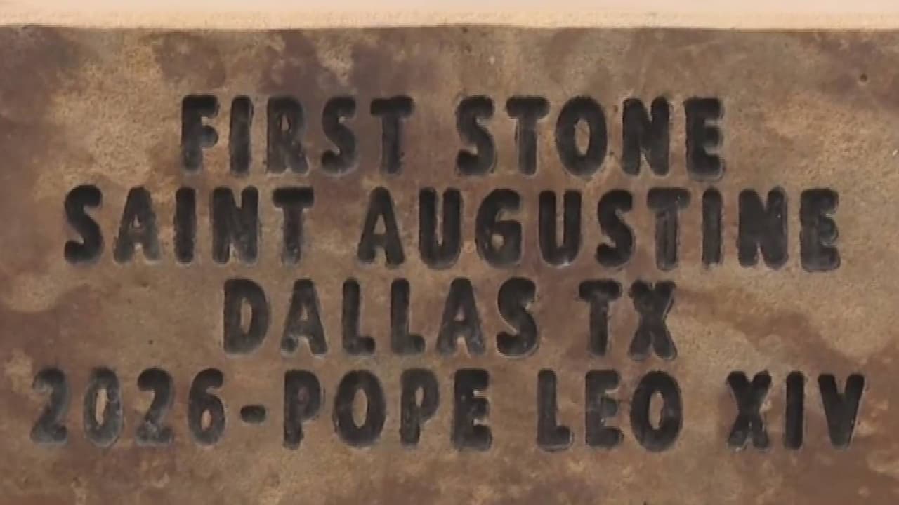 Una piedra bendecida por el papa León XIV llega a Dallas para iniciar una nueva iglesia