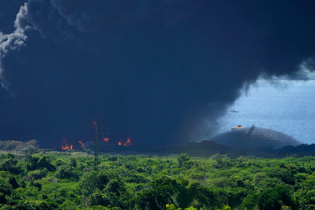 <b>"</b>Se solicitó ayuda y asesoramiento a países amigos, con experiencias en el tema petrolero. Ya se trazan estrategias para la recuperación", agregó Díaz-Canel.
<br>