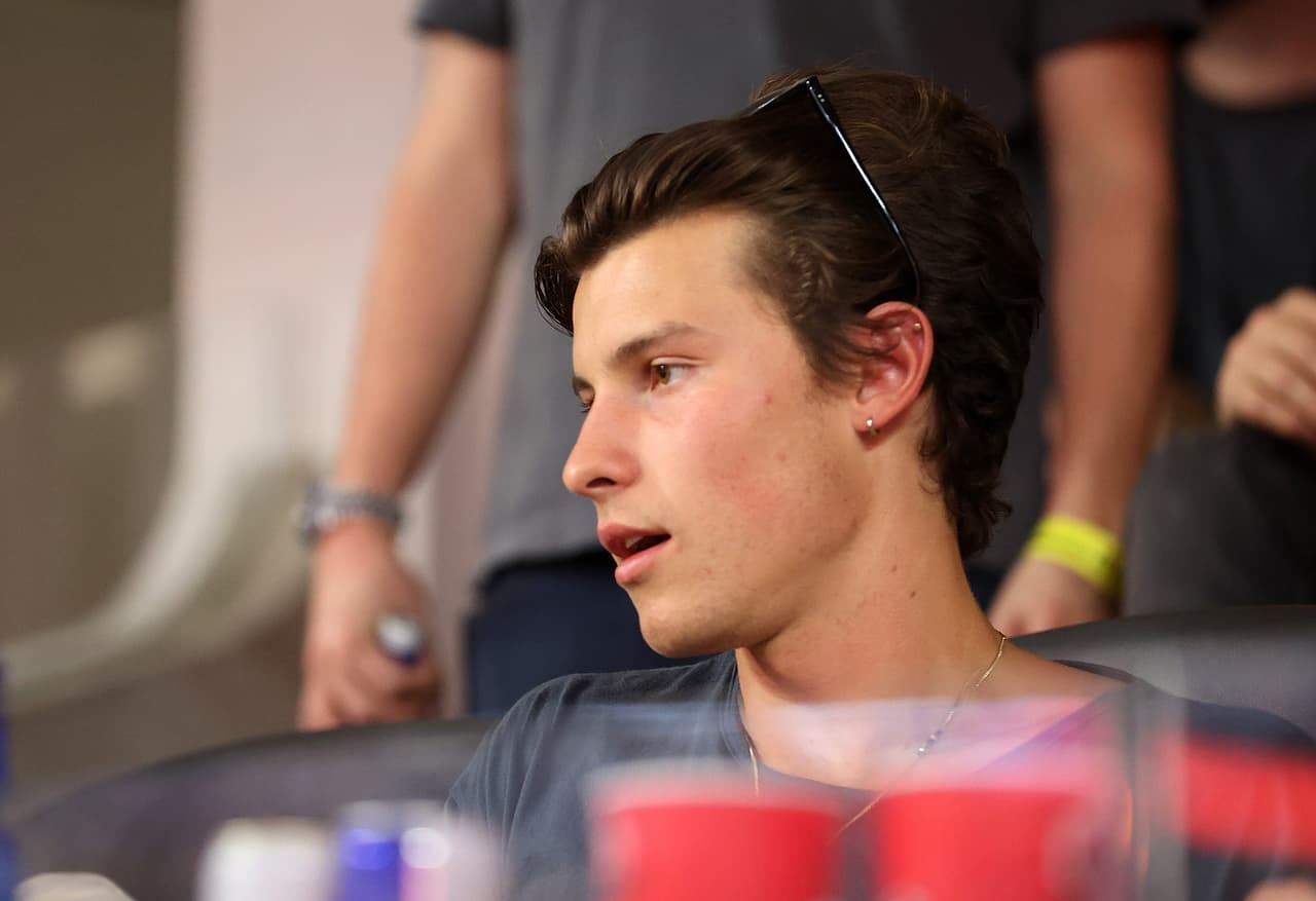 Shawn Mendes también estuvo ahí, luego de que se fue de vacaciones a Hawai la semana pasada.