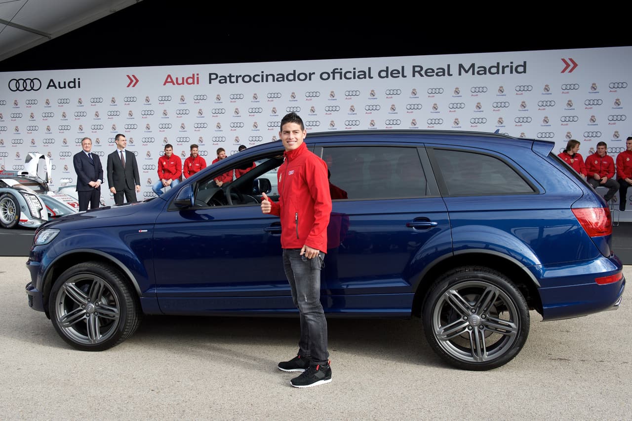 A fines de 2014, el año en el cual James arribó al Real Madrid, 
<b>Audi</b> entregó a James una
<b> Q7 </b>color azul
<b> </b>que cuenta con un motor TDI de 3.0 litros capaz de desarrollar 245 caballos de fuerza. El modelo 2017 de esta SUV tiene un precio base aproximado de 55,000 dólares que puede superar los 75,000 dólares, según el equipamiento escogido.