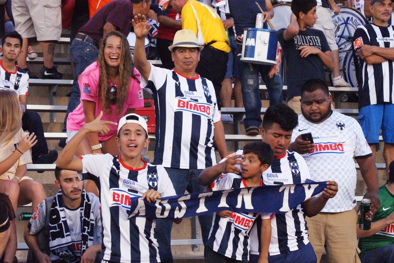 Aficionados al fútbol mexicano disfrutaron del encuentro en Austin.