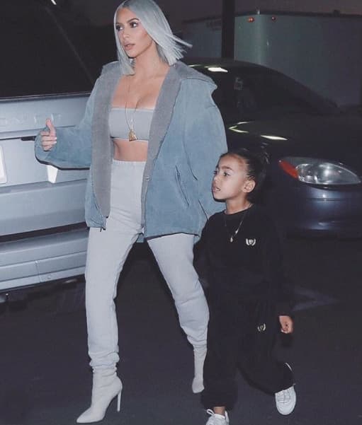 North (que significa Norte) es el nombre de la primogénita de 
<b>Kim Kardashian</b> y 
<b>Kanye West</b>. Según Kris Jenner, la madre de Kim y abuela de la pequeña, North significa mayor poder y es el punto más alto.