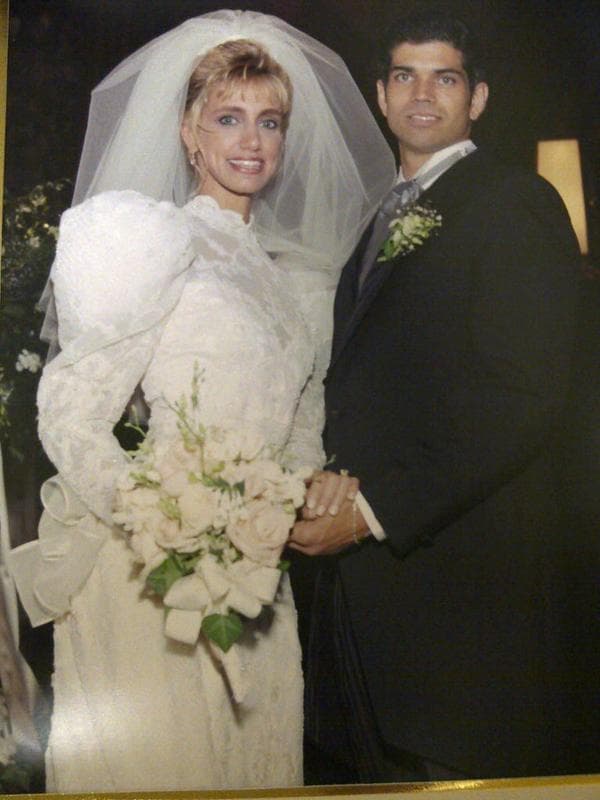 La conductora de El Gordo y La Flaca, Lili Estefan, confirmó en abril del 2017 la separación de su esposo Lorenzo Luaces,
<b> </b>con quien estuvo casada por casi 28 años. La noticia impactó a todos los televidentes, familia y amigos de La Flaca bella, quienes siempre admiraban a la que parecía una feliz pareja.