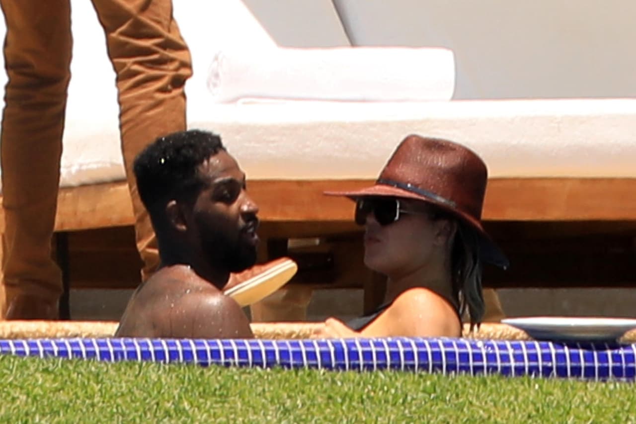 La misma fuente refirió: "El contrato está acompañado de una carta manuscrita de Kris Jenner donde les informa a los 'interesados' que recurrirá a su equipo de abogados en caso de que rompan el acuerdo".